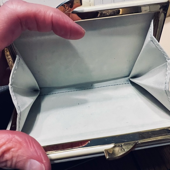 Authentic Louis Vuitton Vernis French Purse Wallet Perle - Picture 3 of 3